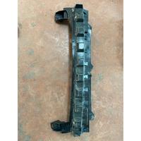 LR093503 / J8A217A793AB RANGE ROVER VELAR ÖN TAMPON TUTUCU BRAKETİ | MOTOLAND