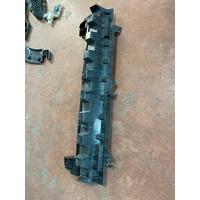 LR093503 / J8A217A793AB RANGE ROVER VELAR ÖN TAMPON TUTUCU BRAKETİ | MOTOLAND
