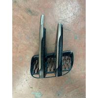 LR114728 / K8D28B289AB LAND ROVER EVOQUE L551 ÖN TAMPON SAĞ SİS ÇERÇEVESİ | MOTOLAND