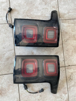 LR122375 / LR122372 LAND ROVER RANGE ROVER L405 SİYAH SAĞ SOL STOP 2013-2022 | MOTOLAND