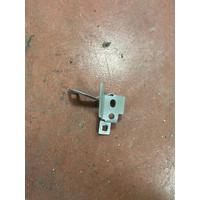LR127929 / K8D216E032AA LR EVOQUE L551 ÇAMURLUK MONTAJ BRAKETİ
