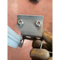 LR127929 / K8D216E032AA LR EVOQUE L551 ÇAMURLUK MONTAJ BRAKETİ