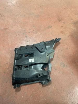 LR139780 / M8D217E950B RANGE ROVER EVOQUE L551 ÖN TAMPON BRAKETİ