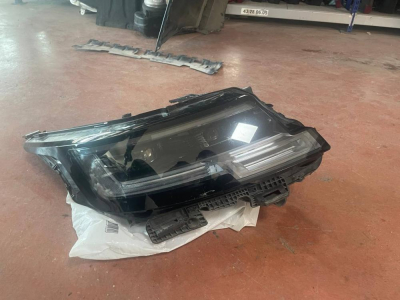 LR152083 / M8E213W029 RANGE ROVER L460 SAĞ FAR | MOTOLAND
