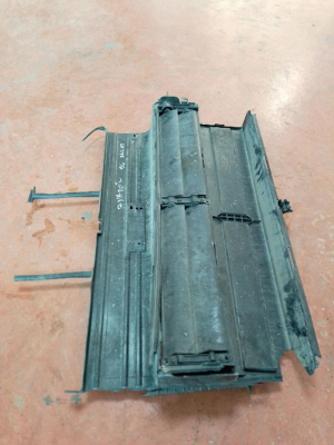 LR152625 / M8E28A118A RANGE ROVER L460 ÖN PANEL HAVALANDIRMA