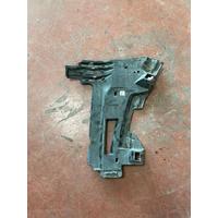 LR165109 / M8E217C862A RANGE ROVER L460 ÖN TAMPON BRAKETİ