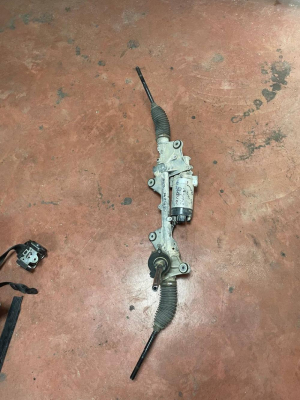 M8D23200AF LAND ROVER DİSCOVERY SPORT DİREKSİYON VİTES KUTUSU