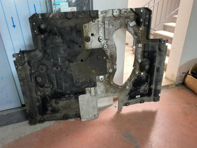 M8E214385CJ / LR173847 RANGE ROVER SPORT MOTOR ALT KORUMASI | MOTOLAND