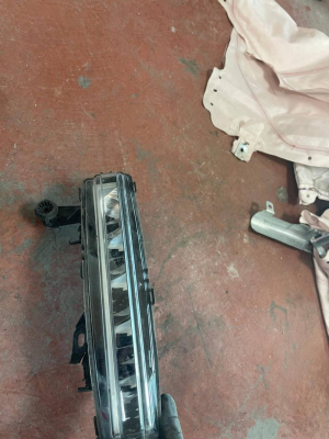 M8E215200 / LR152161 RANGE ROVER 2022 L460 SİS FARI | MOTOLAND