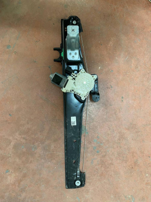 M8E223201AB RANGE ROVER L460 SOL ÖN KAPI CAM REGÜLATÖRÜ | MOTOLAND