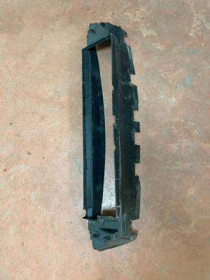 N9X28A303A LAND ROVER RANGE ROVER SPORT L461 RADYATÖR HAVA KANALI BAKALİTİ | MOTOLAND