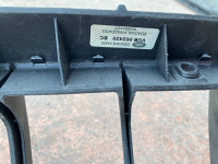 VUB002420 / 2H4Z8K019AA LAND ROVER SAĞ FAR KAFESİ | MOTOLAND