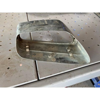 18308631959 / 8631959  BMW 5 SERİSİ G30-G31-G32-G38 M PAKET SAĞ EGZOZ  KROM UCU