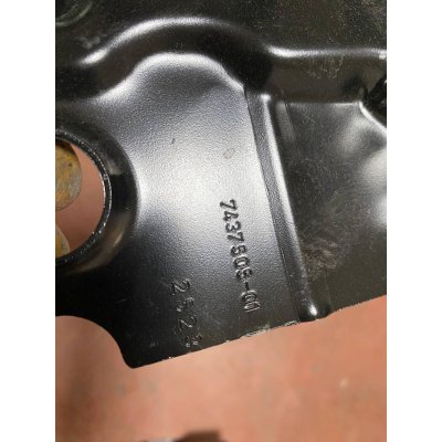 7437505 / 21237329 BMW 5 SERİSİ G60 SOL ÖN ÇAMURLUK TUTUCU | MOTOLAND