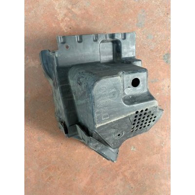 LK728A095A LAND ROVER DİSCOVERY SPORT RADYATÖR BRAKETİ KENARI | MOTOLAND
